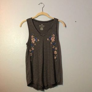 BLACK AND WHITE STRIPED TANKTOP WITH FLORAL DETAIL